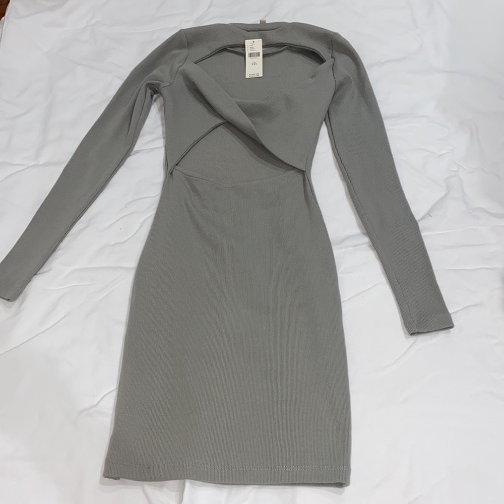 NWT Bordeaux / anthropologie LONG-SLEEVE
TWIST-BACK MINI DRESS in grey - Picture 2 of 4